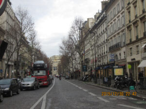 パリの街並み マドレーヌ寺院からルーブル美術館まで歩く 連休は旅行 連休でなくても旅行